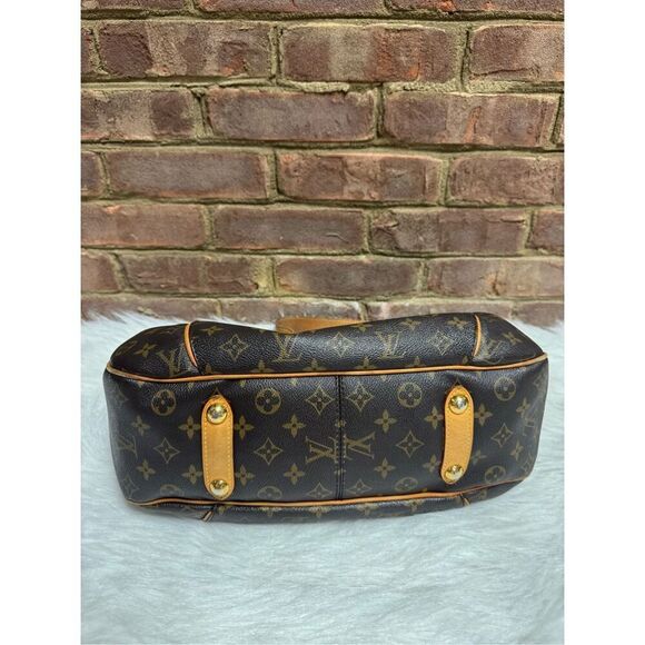 Louis Vuitton Authentic Monogram Galleria PM Bag - Picture 7 of 15